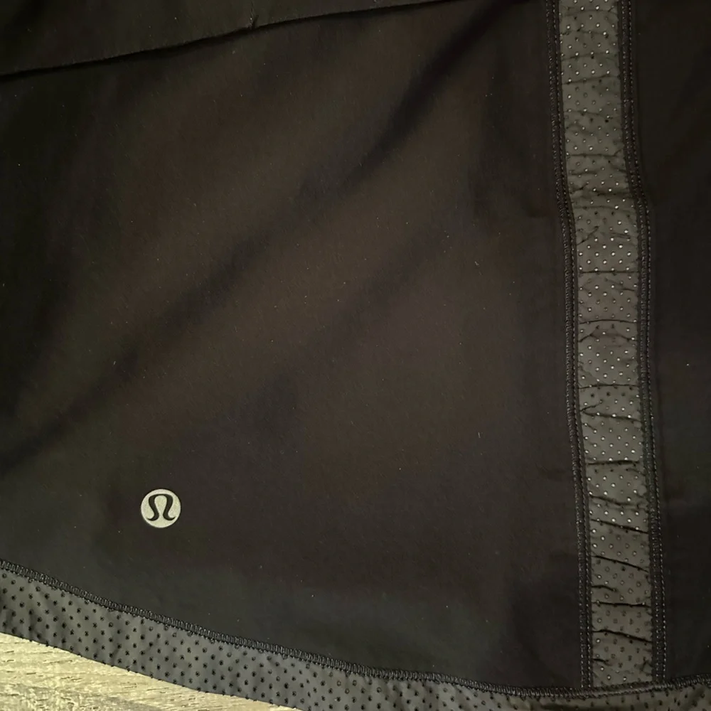 Lululemon - Women’s Black Windbreaker - Size 6 - Picture 5 of 6